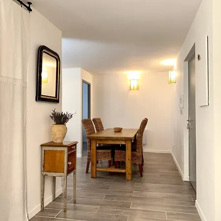 Appartement Lou Paseo : Brocante Centre Historique LʼIsle-sur-la-Sorgue